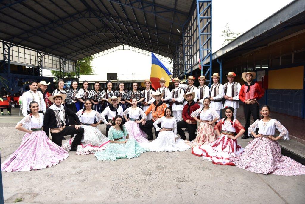 Ansamblul Folcloric Sinca Noua in Macul Chile 2017, Impreuna cu Elenco Folklorico O'Leary Jeroky Paraguay, la Colegio JOSE BERNARDO SUAREZ